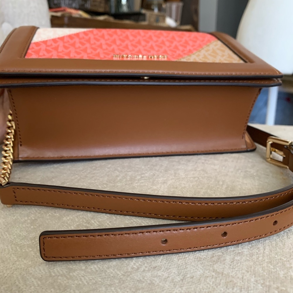 HP💞 New Mk crossbody 🦄 limited addition - Picture 5 of 10